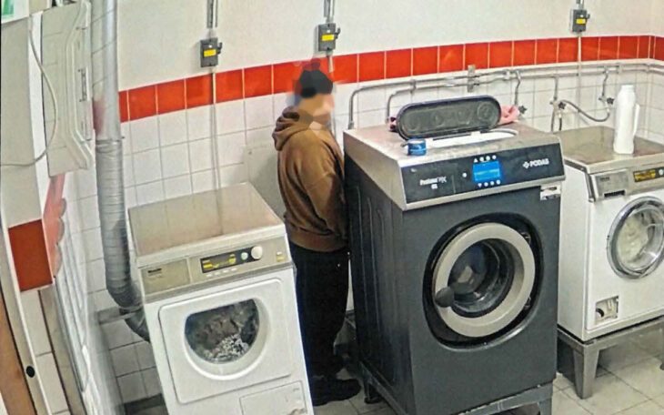 Hyresgäst som kissar i tvättstugan.