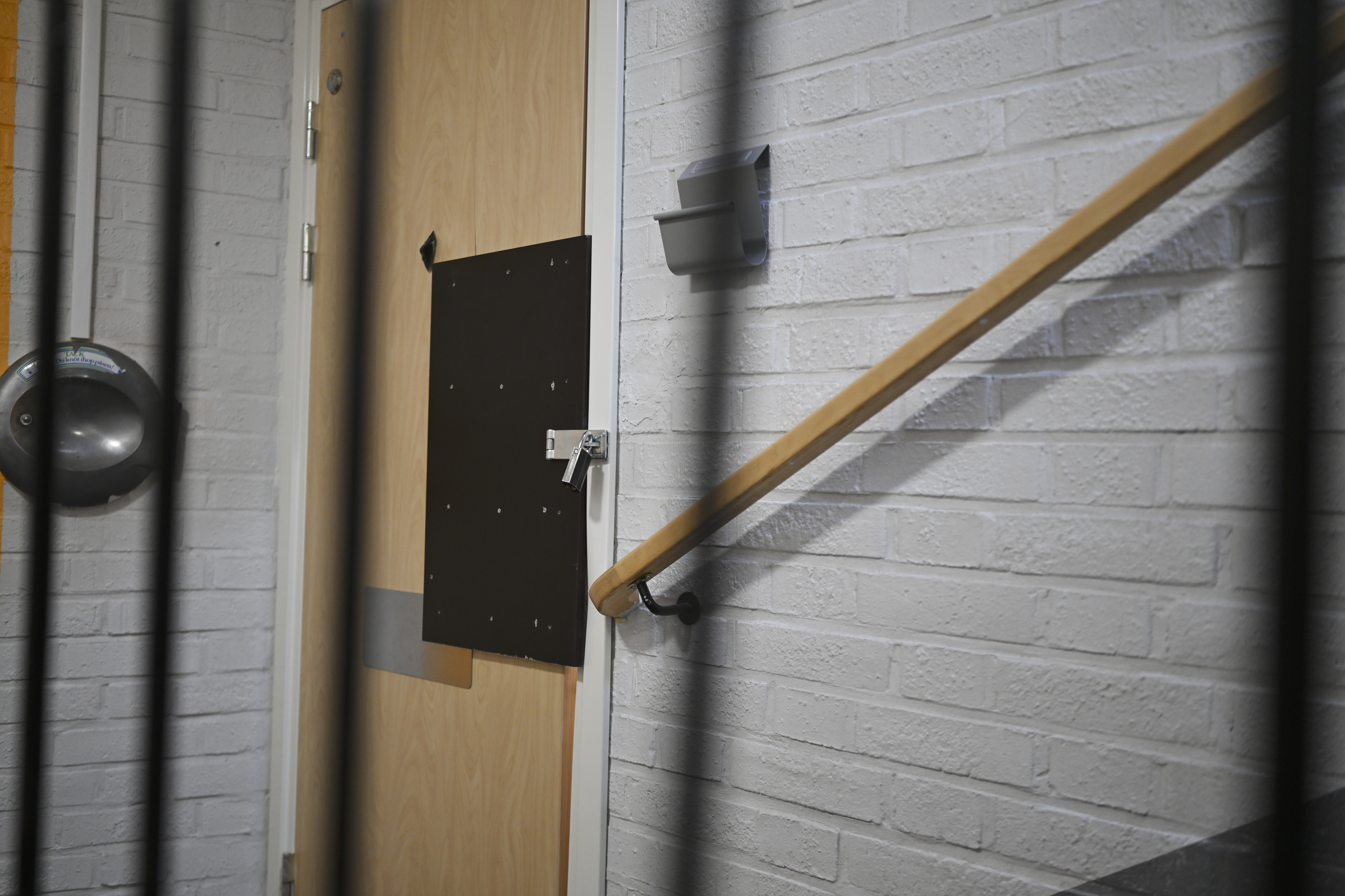 Den misstänkte gärningsmannens bostad efter att polisen gjort husrannsakan.