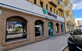 Vätterhem vill vräka mannen, som tidigare var anställd på bolaget. Nu ska hovrätten ta ställning i frågan.