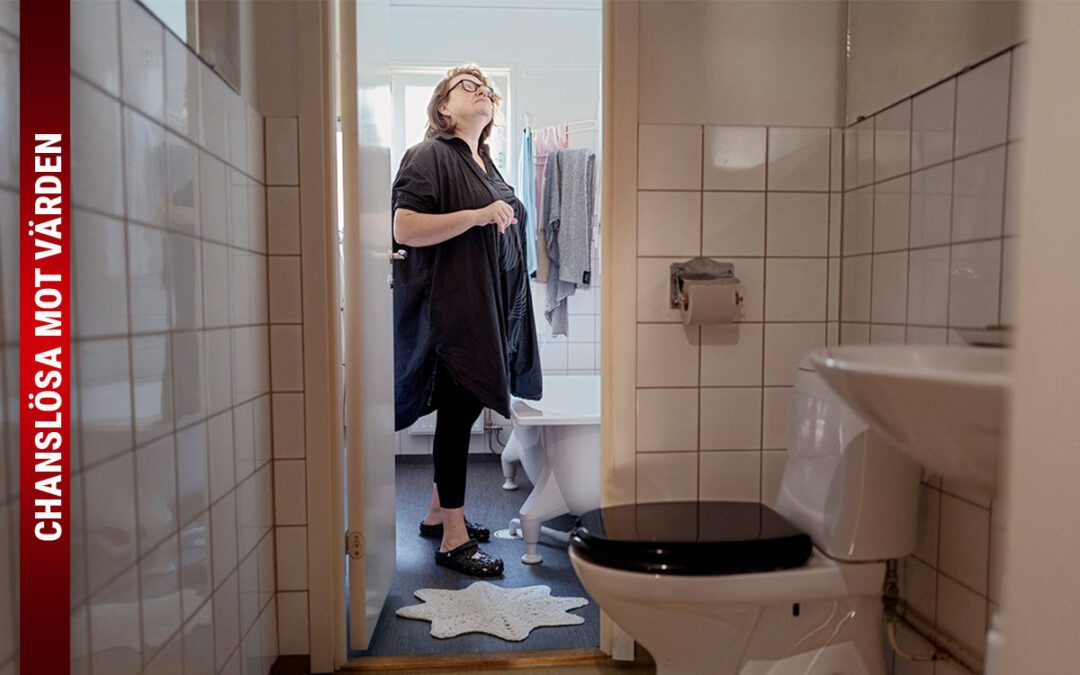Hyresvärden Stena Fastigheter vill riva ut badrummet hemma hos Magdalena Forshamns familj, trots att det renoverades för bara sju år sedan. "De bryr sig inte om att de kör över sina hyresgäster. De håller på att förstöra huset. Det finns massa bra kvaliteter här som kommer att försvinna”, säger Magdalena som själv är arkitekt.