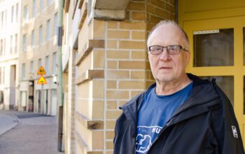 I dag betalar pensionären Claes Martinsson 10 500 kronor i månaden för sin trea på Fjärde Långgatan i Göteborg. Till det kommer garageplats för 2 000 kronor. "Allt blir ju dyrare", konstaterar han.