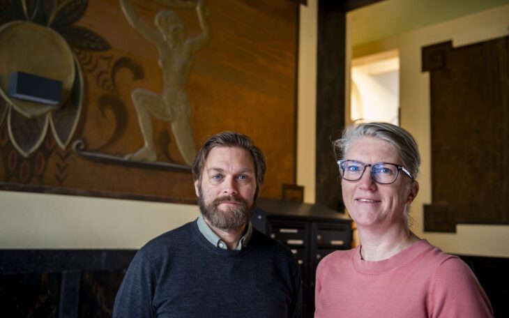 Tobias Hultén och Olga Schlyter har kartlagt konst i trapphus.