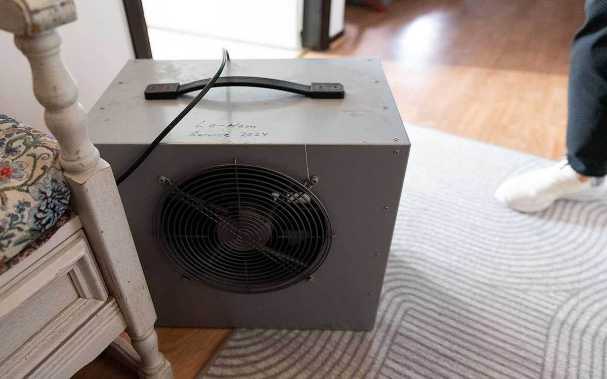 Utrustning för att ta bort lukt efter brand.