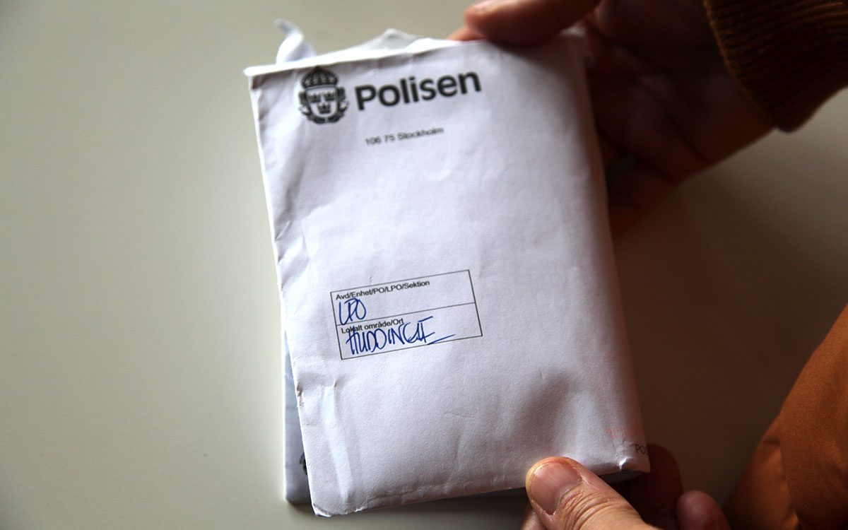 I händelserapporten står att poliserna var på plats för att söka efter en misstänkt person.