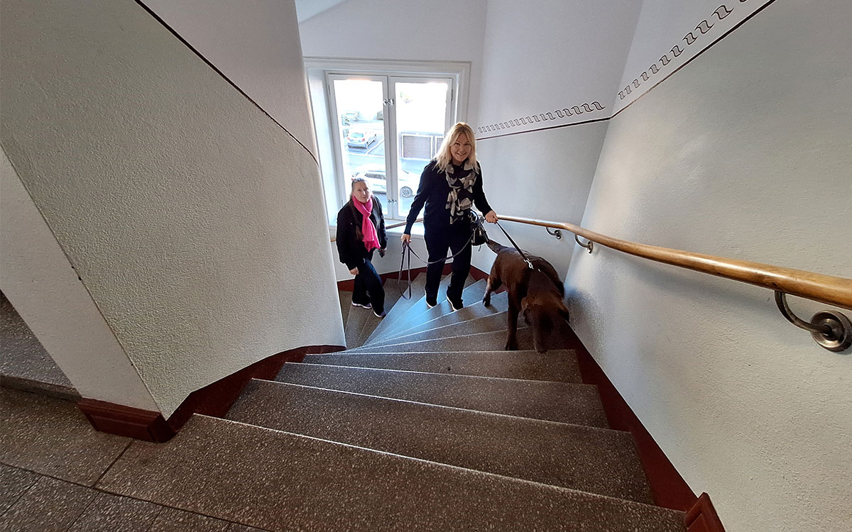 Maria Wirén, Gunilla Zachrisson Hosten och flera av deras grannar känner oro för att husets karaktär ska förstöras.