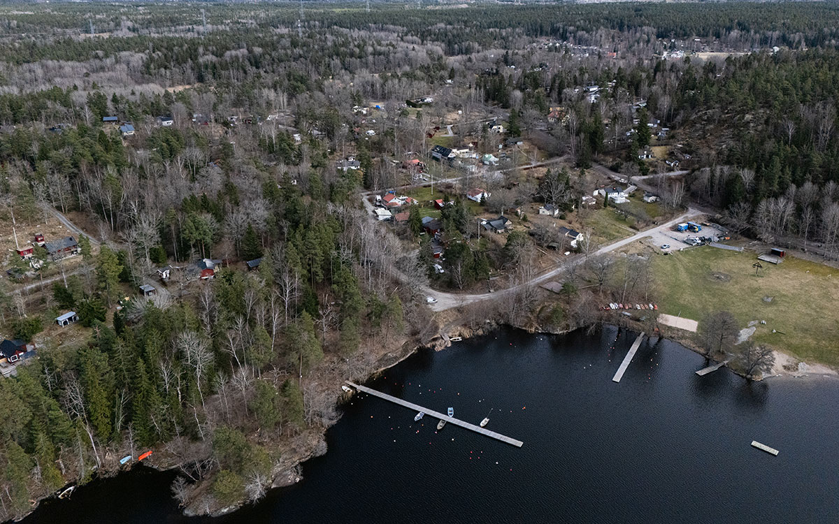 På bara några få adresser i stugområdet Vidja har flera hundra personer registrerat sig.