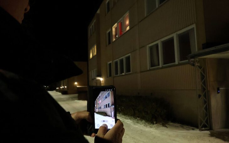 Hyresgästen anklagas för att ha filmat sina grannar. Bilden är tagen i ett annat sammanhang.