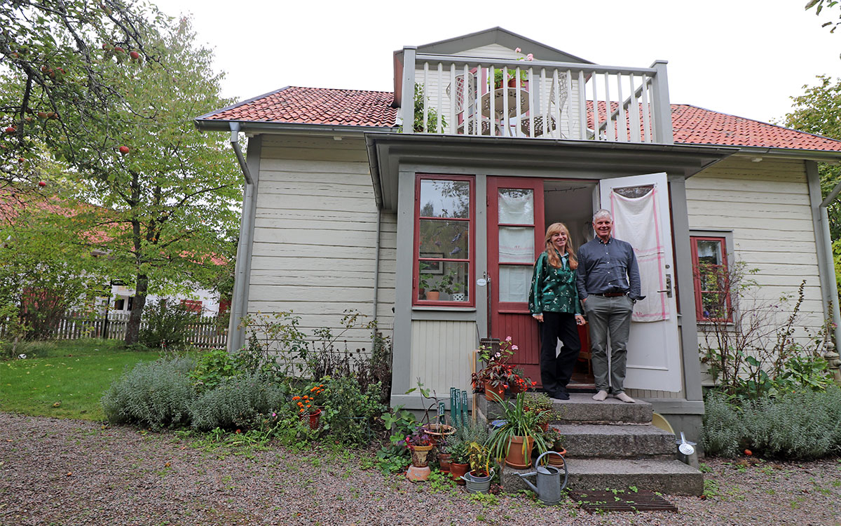 Ingrid Bergqvist och Lasse Borggren köade i 18 år för att få flytta in i Skräddare Svahns hus. Det flyttades till Gamla Linköping 1967.
