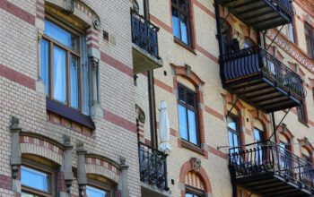 Mannen var inneboende och hyrde ett rum mitt i centrala Göteborg, dock inte i huset på bilden.