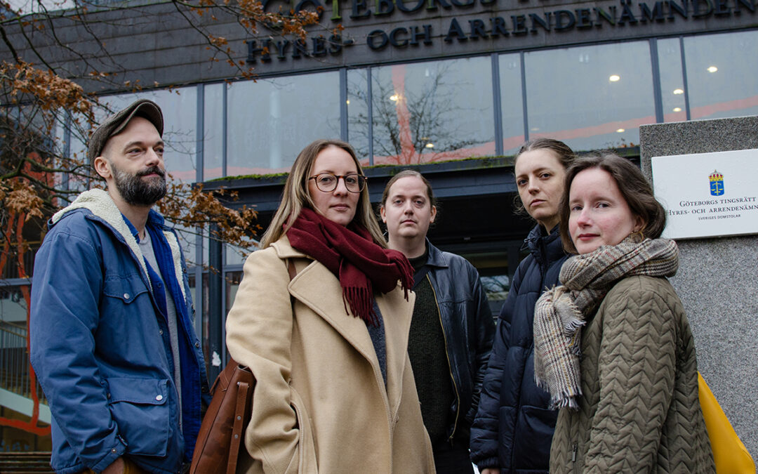 Anders Gullmarsvik, Johanna Ek-Pettersson, Ludvig Andersson Lindgren, Fanny Mellgren Sjödahl och Carin Jacobsson för sin egen talan i hyresnämnden i Göteborg. "Även om det inte bär frukt är det viktigt att visa att vi inte köper det här", säger Fanny som ingått i samrådsgruppen. De är starkt kritiska till bristen på inflytande inför renoveringen.