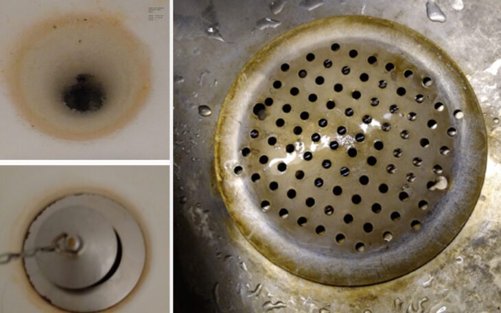 Rödbruna missfärgningar syns i diskhon och vid avloppet, vilket hyresgästens tror beror på vattnet.