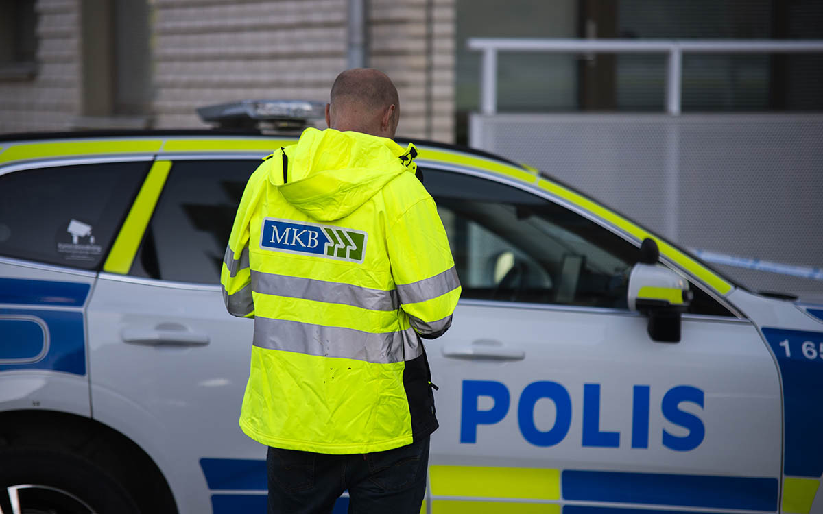 Mamma kan förlora bostad efter åtal mot son