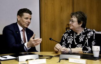 Skatteutskottets ordförande Niklas Karlsson (S) och Ulla-Lena Lindqvist kommer att ha kontakt framöver om problemet med adresskapningar.