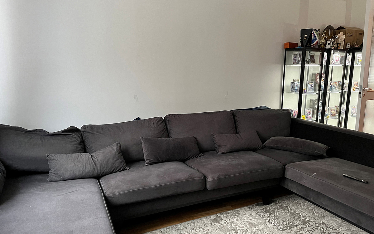 Familjen Akbari-Skoog använder inte vardagsrummet längre. "Vi har inte råd", säger Emilia Skoog.