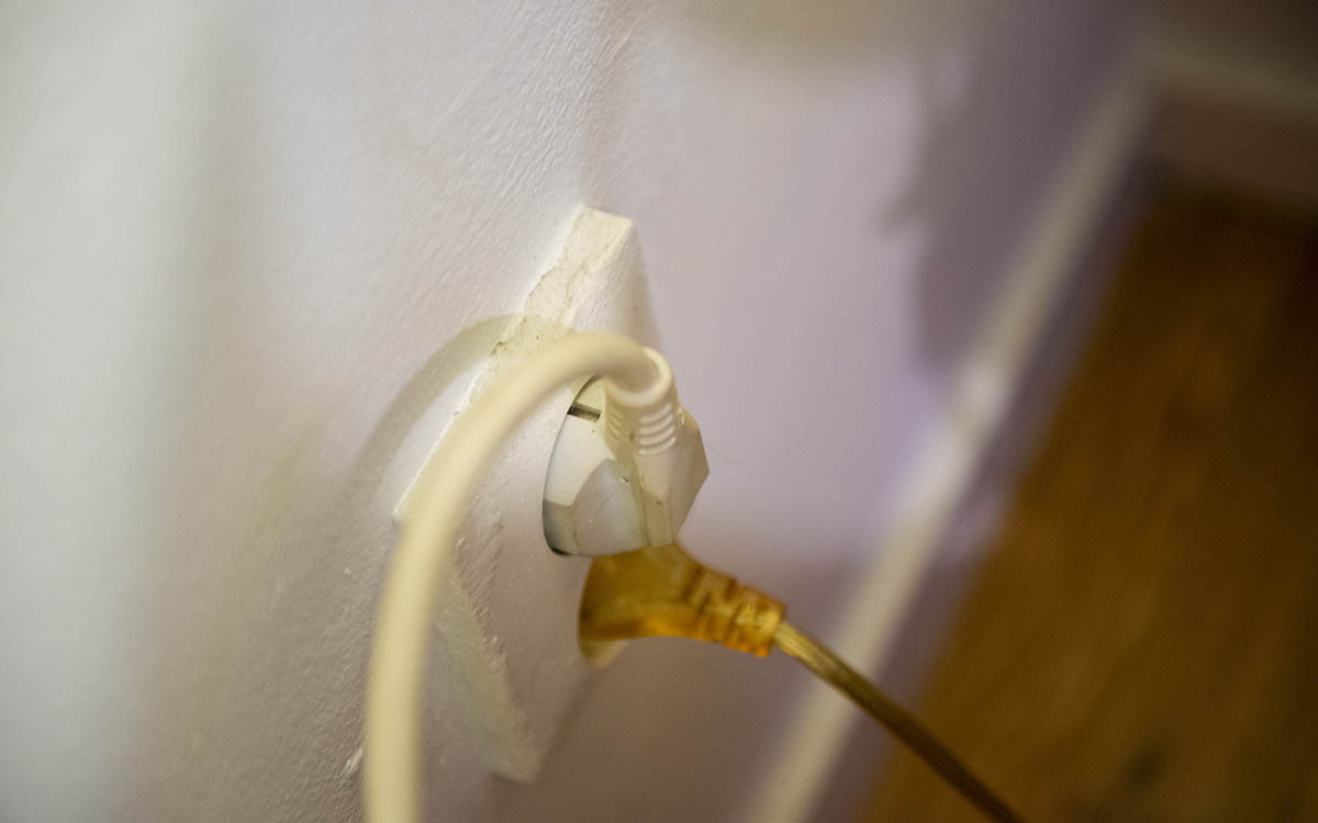 En kombination av felaktig ventilation och otätheter ledde läckage av avgaser.