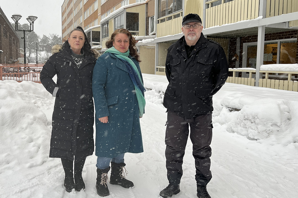 Hyresgästerna Sara Svensson, Anna-Lena Eriksson och Rikard Johnels har engagerat sig mot Stenas sätt att mäta vatten i Fisksätra öster om Stockholm.