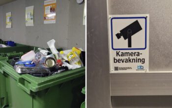 Tvådelad bild. T v: Gröna sopkärl med sopor, närmast i bild ser det ut att vara plastförpackningar. Grå vägg med skyltar om vad som ska ligga i vilket kärl. T h: En skylt om kamerabevakning med Bollnäs bostäders ogga och en qr-kod med en förklarande text under, på en grå dörr. Bollnäs bostäder har börjat kameraövervaka vissa soprum och skicka fakturor till hyresgäster som sorterar fel eller skräpar ner.