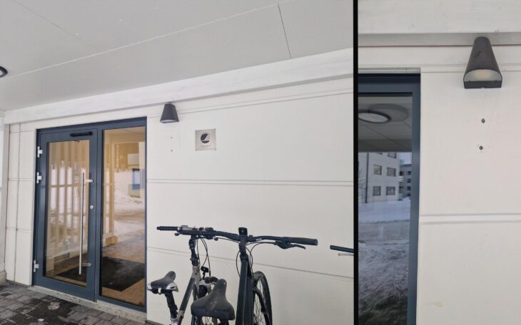 Två bilder på vita husfasader utan husnummer.