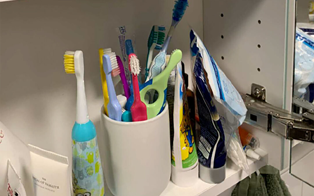 Innehållet i badrumsskåpet avslöjade familjens bidragsfusk.