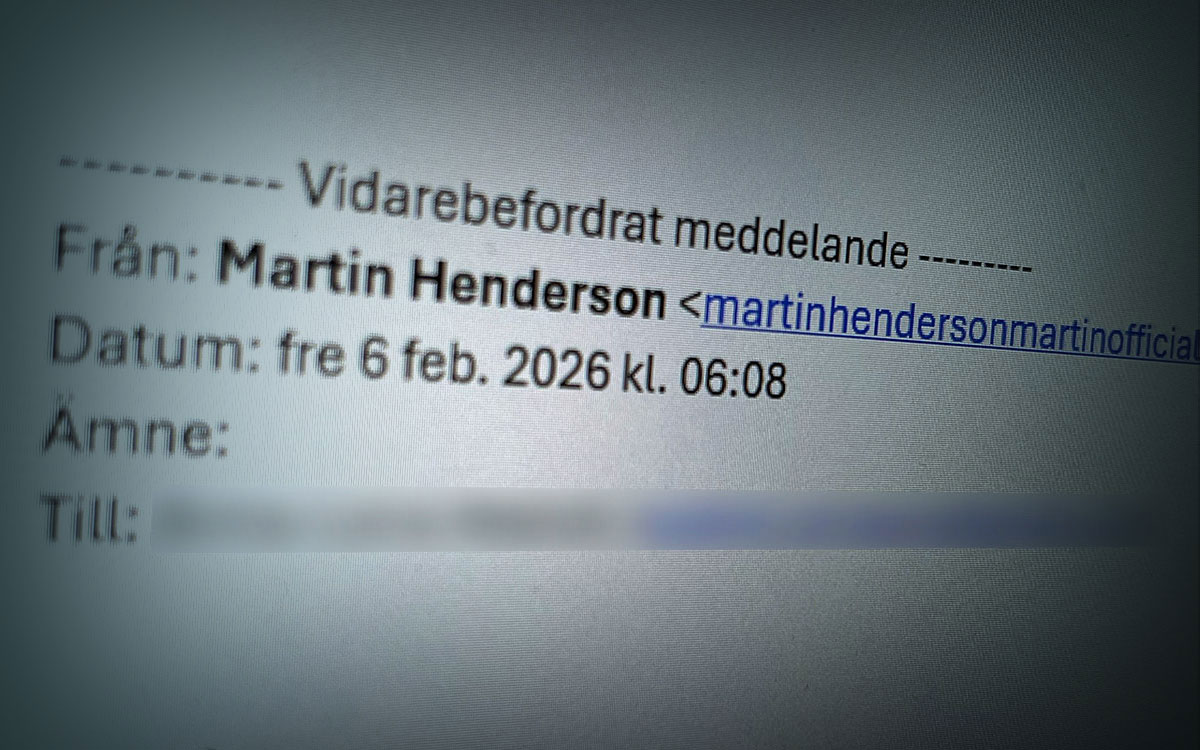 Eva vilseleddes i ett kärleksbedrägeri och kontaktas fortfarande av bedragarna. Hon är inte ensam. Förra året larmade i snitt 131 svenskar varje månad att de drabbats. Men mörkertalet är stort.