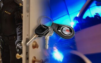 Poliserna stormade in i lägenheten. OBS! Bilden är inte från händelsen.