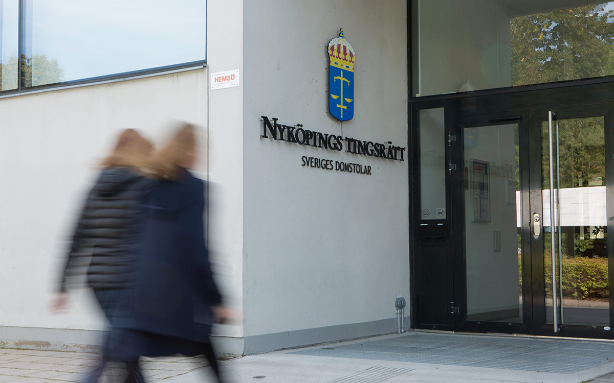 Bild som visar exteriören av Nyköpings tingsrätt.