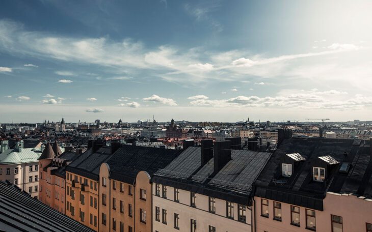 Marbellabon uppger att han betalat över 2,8 miljoner kronor i svarta pengar för en attraktiv innerstadslägenhet i Stockholm.