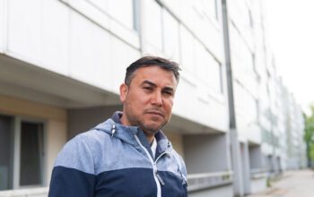 Ali Alhameedi och hans familj blir utkastade från Kinesiska muren.