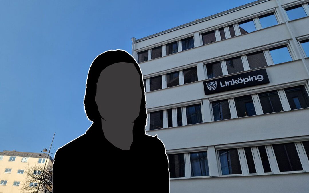 Kvinnan vantrivs i sitt boende och menar att kommunen tvingar henne att bo där.