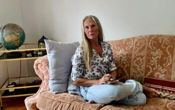 Senita Bergsman vill byta internt för att få en mindre lägenhet. Men värden Robert Dicksons stiftelse vägrar, med motiveringen att hon är pensionär.