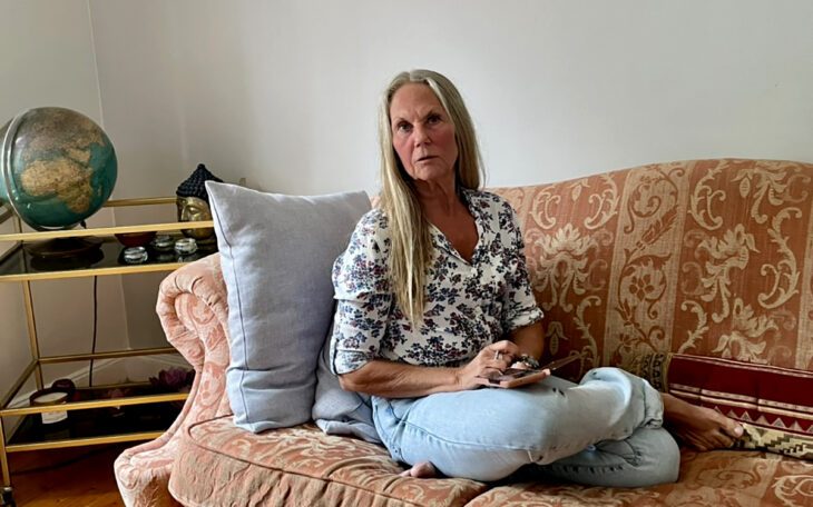 Senita Bergsman vill byta internt för att få en mindre lägenhet. Men värden Robert Dicksons stiftelse vägrar, med motiveringen att hon är pensionär.