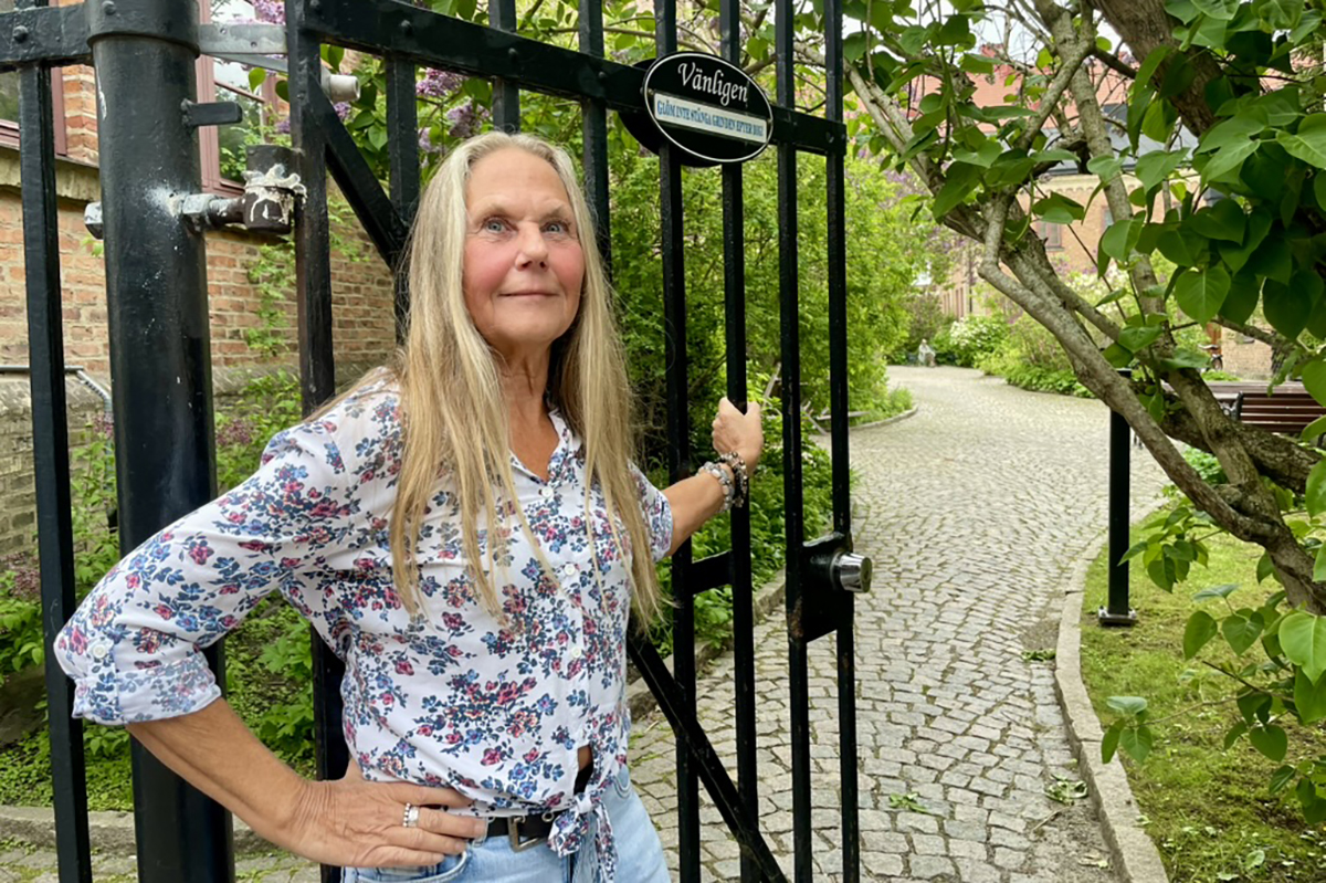 Senita Bergsman vill byta internt för att få en mindre lägenhet. Men värden Robert Dicksons stiftelse vägrar, med motiveringen att hon är pensionär.