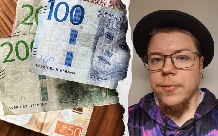 Till vänster en bild på sedlar i olika valörer. Till höger en porträttbild på en man runt 30. Han har svarta glasögon och håret instoppat under en svart hatt. Litet bockskägg. Rutig skjorta. Allvarlig min.