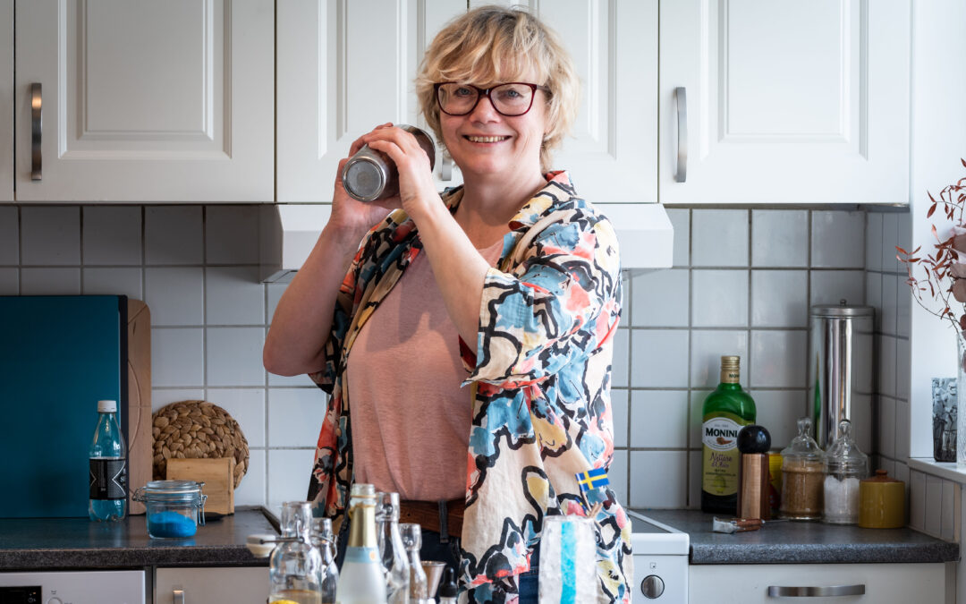 Linda Mankefors skakar Hem & Hyras specialkomponerade VM-drink.