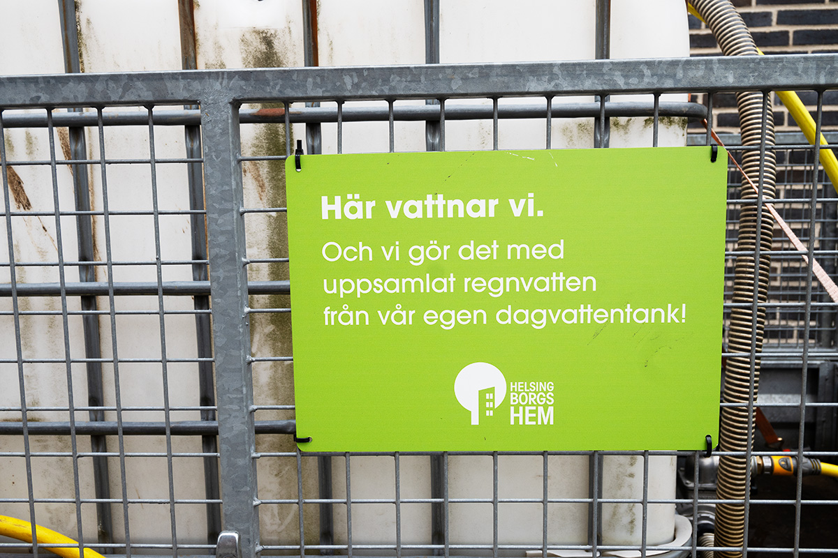 En grön skylt.