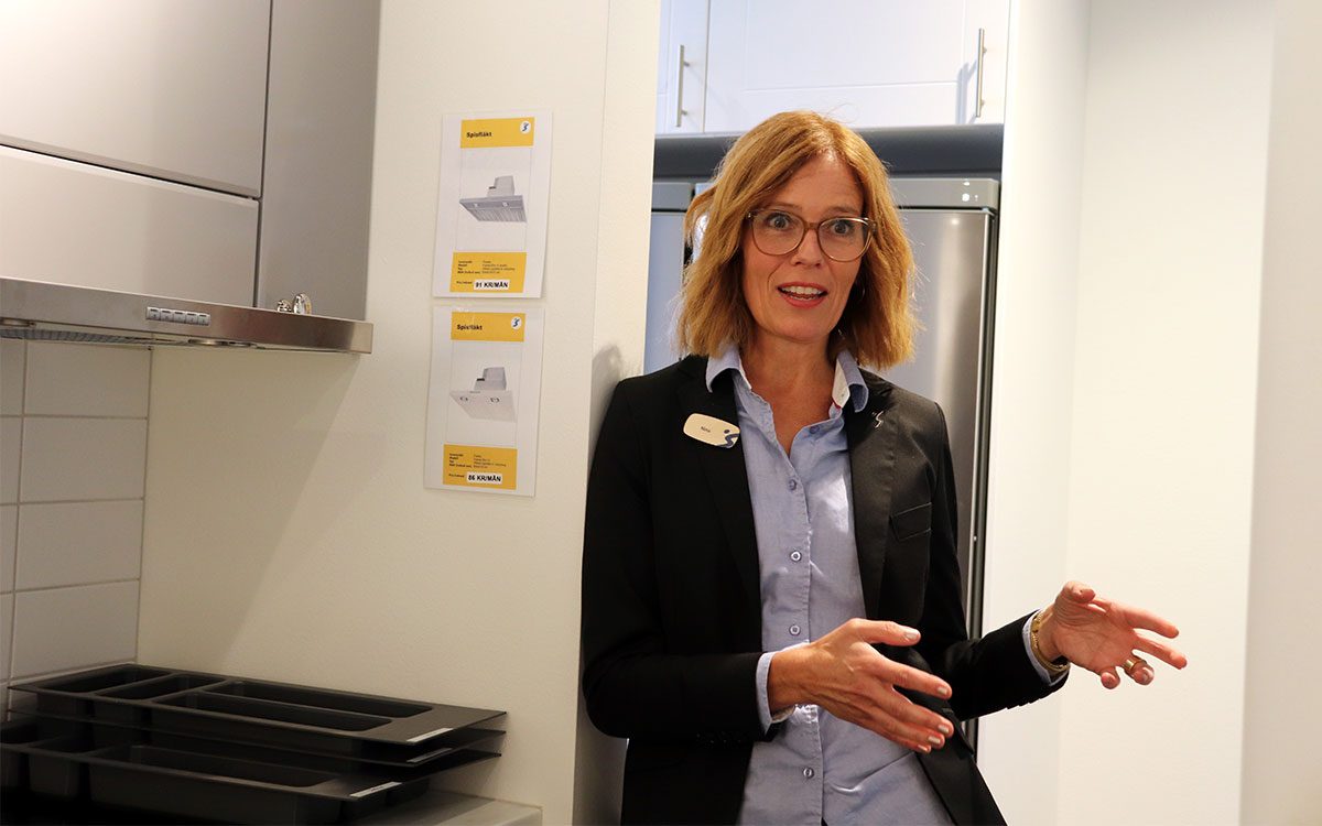 "Normalt sett gör man det här själv eftersom vi behöver säkra upp att det är rätt person och att den verkligen vill ställa sig i vår kö", säger Nina Kalle, uthyrningschef på Stångåstaden.