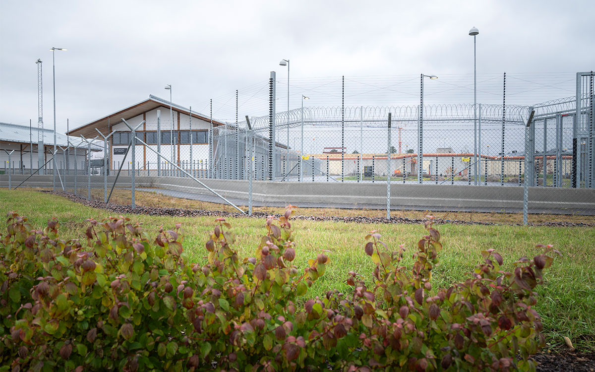 Tidaholmsanstalten. Här avtjänar 25-åringen sitt straff.