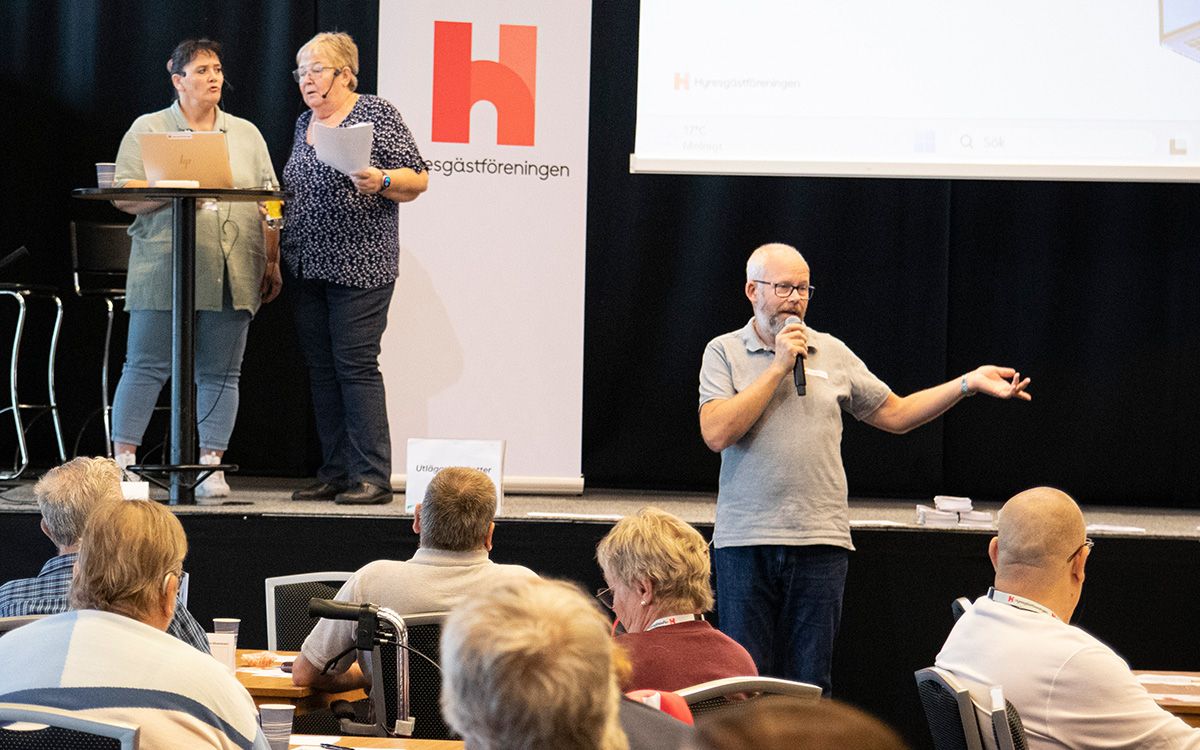 Marie Linnarsson och Paula Skånberg höll i passet om Hyresgästföreningens värdegrund. Magnus Tengberg, strateg, planerade och höll i trådarna under helgen. 