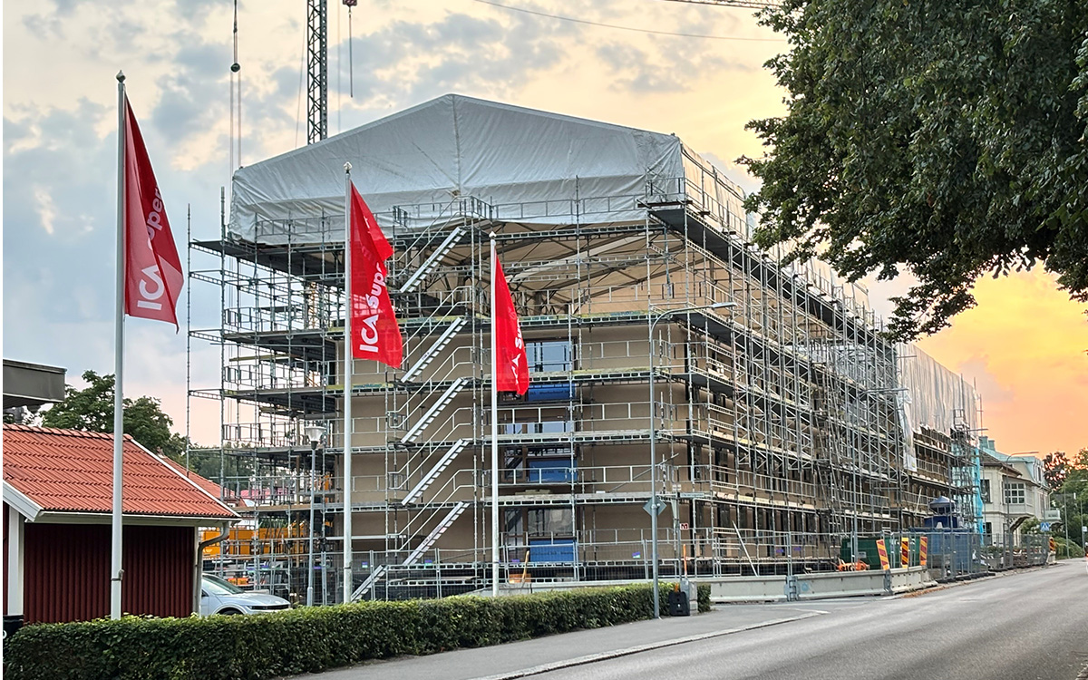 Wennergrens hyreshus på Vasagatan 5 och 7 byggdes på 60-talet. Nu får de sig en rejäl upprustning. 