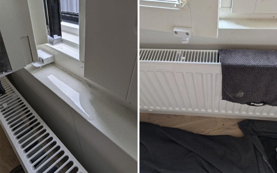 Tvådelad bild. T v närbild på fönsterglipa och vatten som samlats innanför fönstret och börjat rinna ner längs väggen bakom ett element. T h: Fönsterglipan, elementet med en handduk på och en handduk på golvet för att fånga upp regnvattnet. Hyresgästen anser att vädringsfönstret är felkonstruerat då det inte går att vädra vid regn utan att det snabbat bildas vattenpölar inomhus.