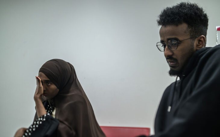 Aliya och Abdinajib har demonstrerat mot tonårsutvisningarna men nu är de inlåsta på förvaret i Märsta och ska utvisas på tisdag.