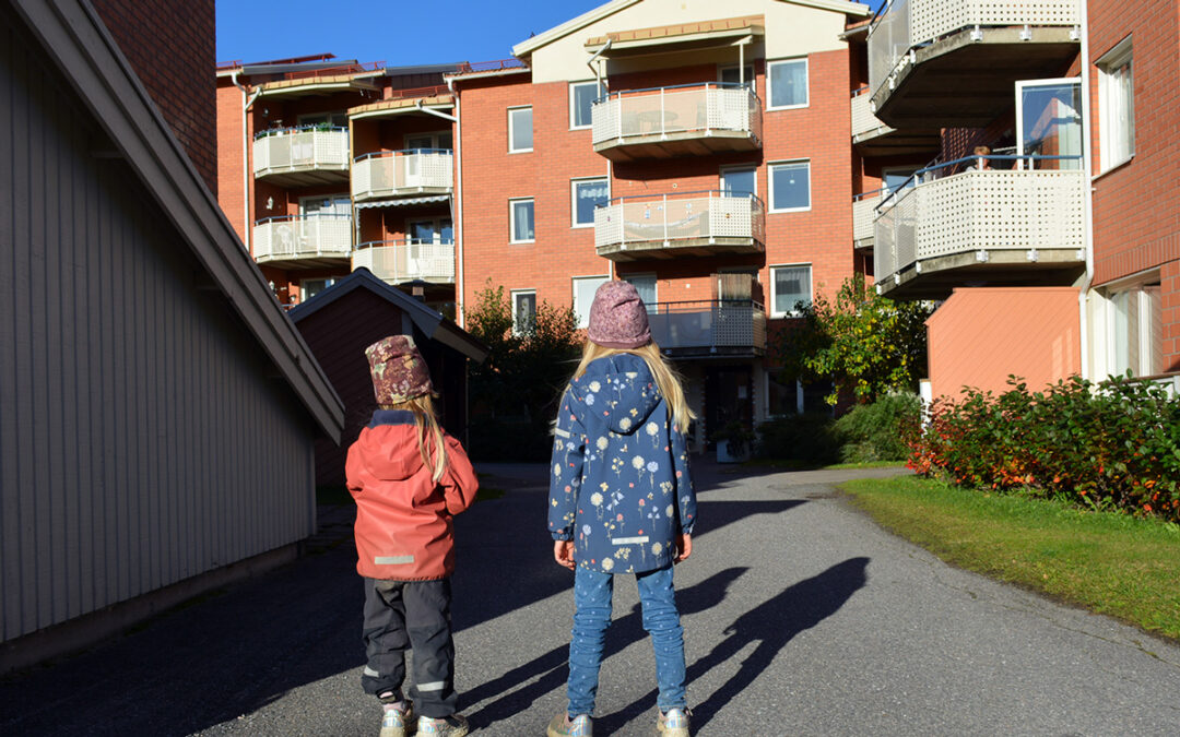 Barn framför lägenheter. Bostaden inför barnkrav för att få vissa särskilt stora lägenheter.