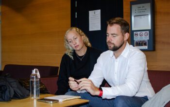 Anton Pettersson och sambon Viola Lindroos var på plats i tingsrätten när hyrestvisten prövades.