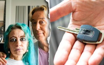 Vem som helst av grannarna kunde gå rätt in hos Michael och Alexandra. Ingen vet om fler lås i området har samma fel. Nu måste värden och låstillverkaren kontrollera 900 lägenhetsdörrar.