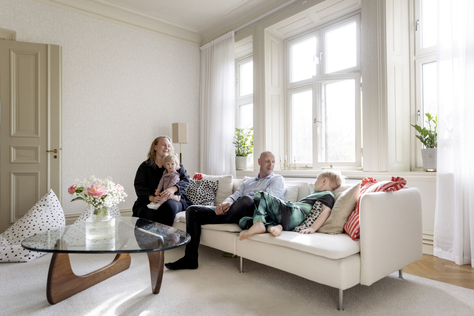 Hem och Hyra, Karlsborg Lägenheten som Alexandra Weijnblad, Joel Grennfalk, Nike och Frank bor ligger i det Östra Befälshuset och har tidigare varit bostad för Försvarsmaktens officerare.