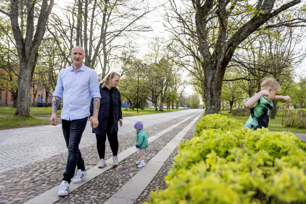 Hem och Hyra, Karlsborg Joel Grennfalk, Alexandra Weijnblad, Nike, 1,5 år, och Frank, 8 år.