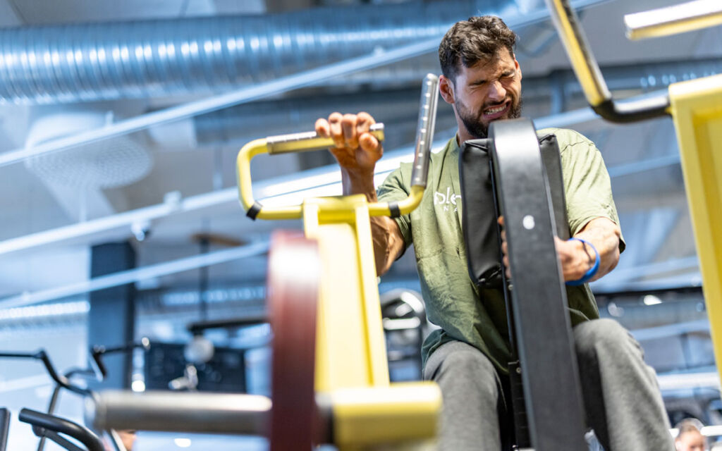250512adammellouk_8 Cp-skadade Adam Mellouk på gymmet i centrala Malmö.