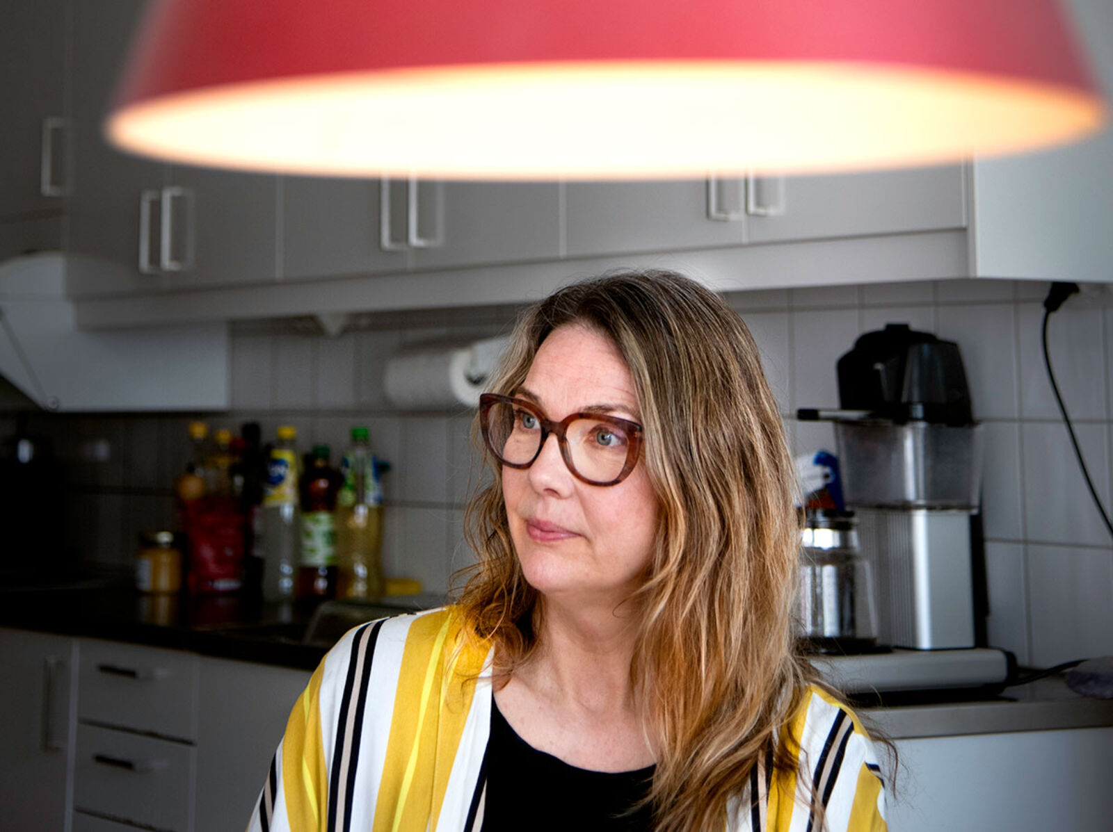 anna-köket Anna Blomberg vid köksbordet