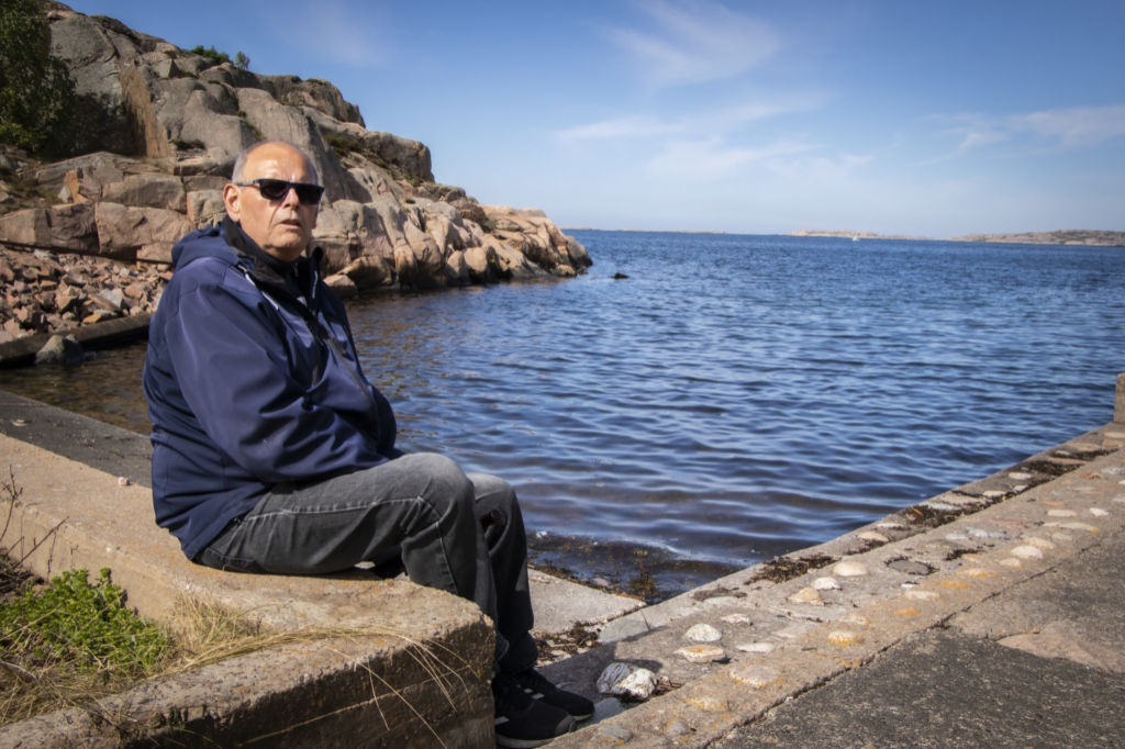 Ålevik i Lysekil är ett populärt ställe sommartid. Lars Brink välkomnar sommargästerna men vill att kommunen ska satsa mer på de helårsboende.