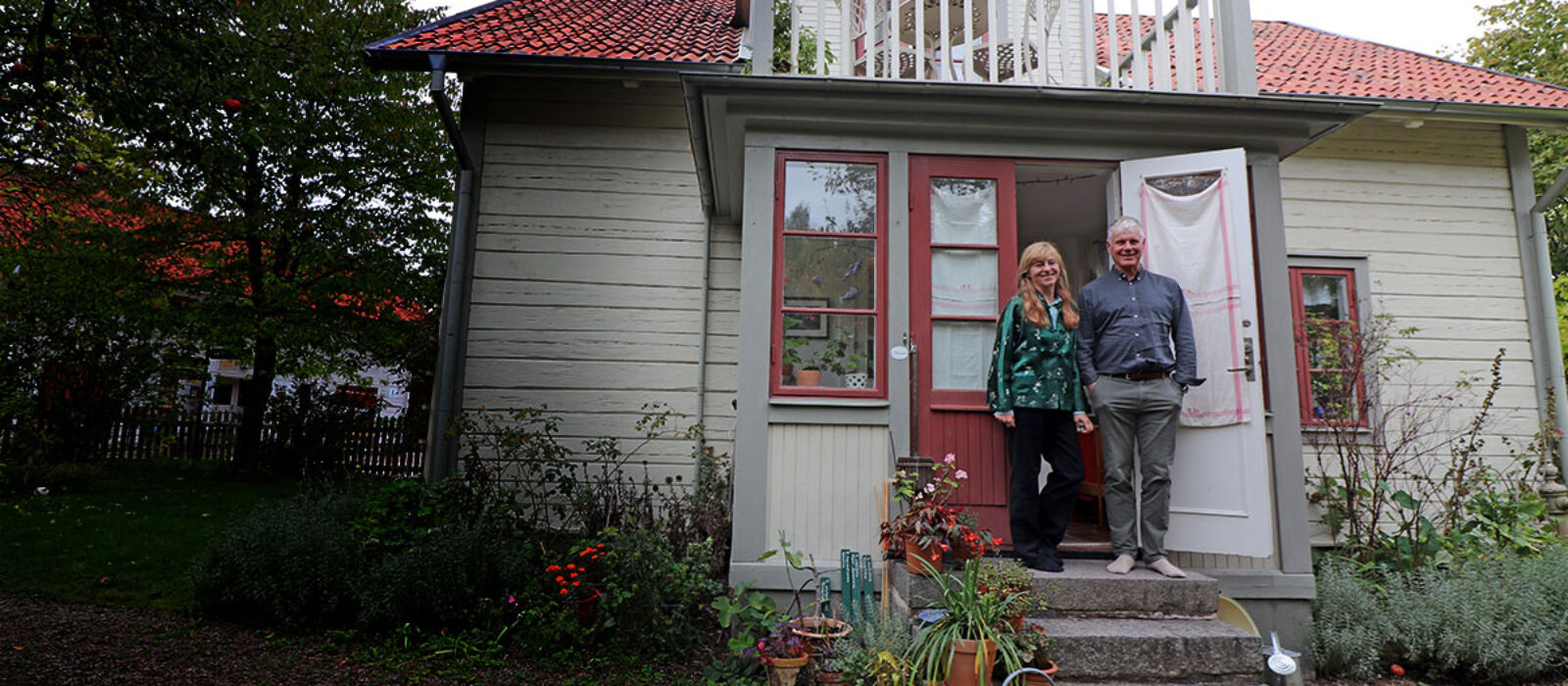Ingrid Bergqvist och Lasse Borggren köade i 18 år för att få flytta in i Skräddare Svahns hus. Det flyttades till Gamla Linköping 1967.